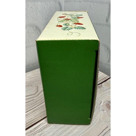 NEW Avon Set Of 2 Vintage Strawberry Porcelain Napkin Rings & Guest Soap - Picture 7 of 13